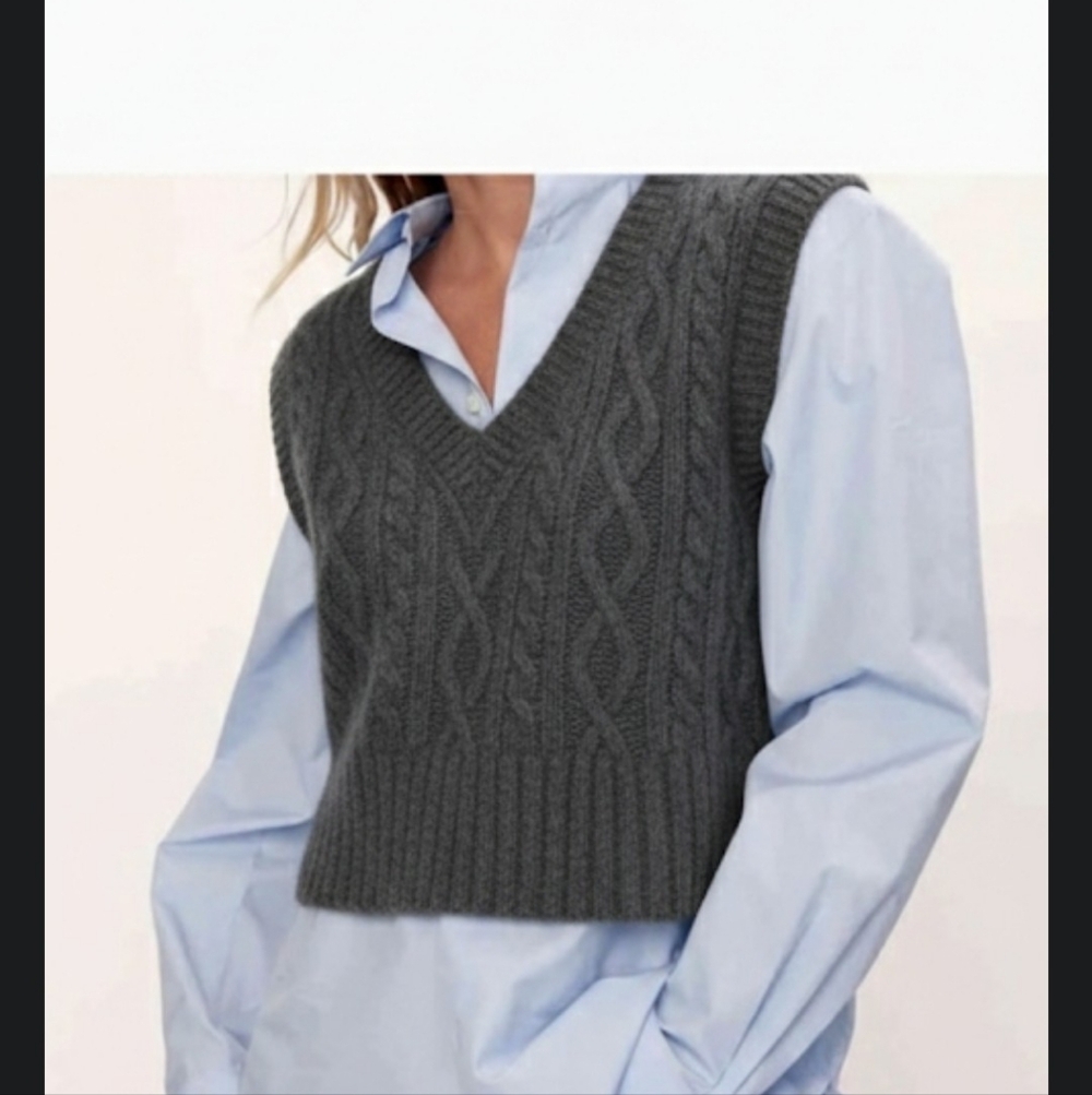 Zara Dark Gray Cable Knit V-Neck Sleeveless Sweater Vest